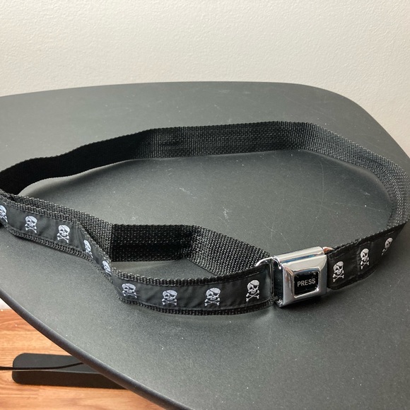 Push Button Belt - Picture 2 of 3